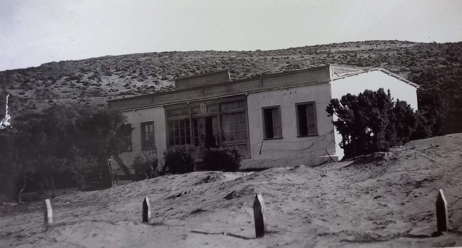 1943 Frente Antigua Comisaria de Puerto Pirámides. Cedidas por Sr. Bonachea
